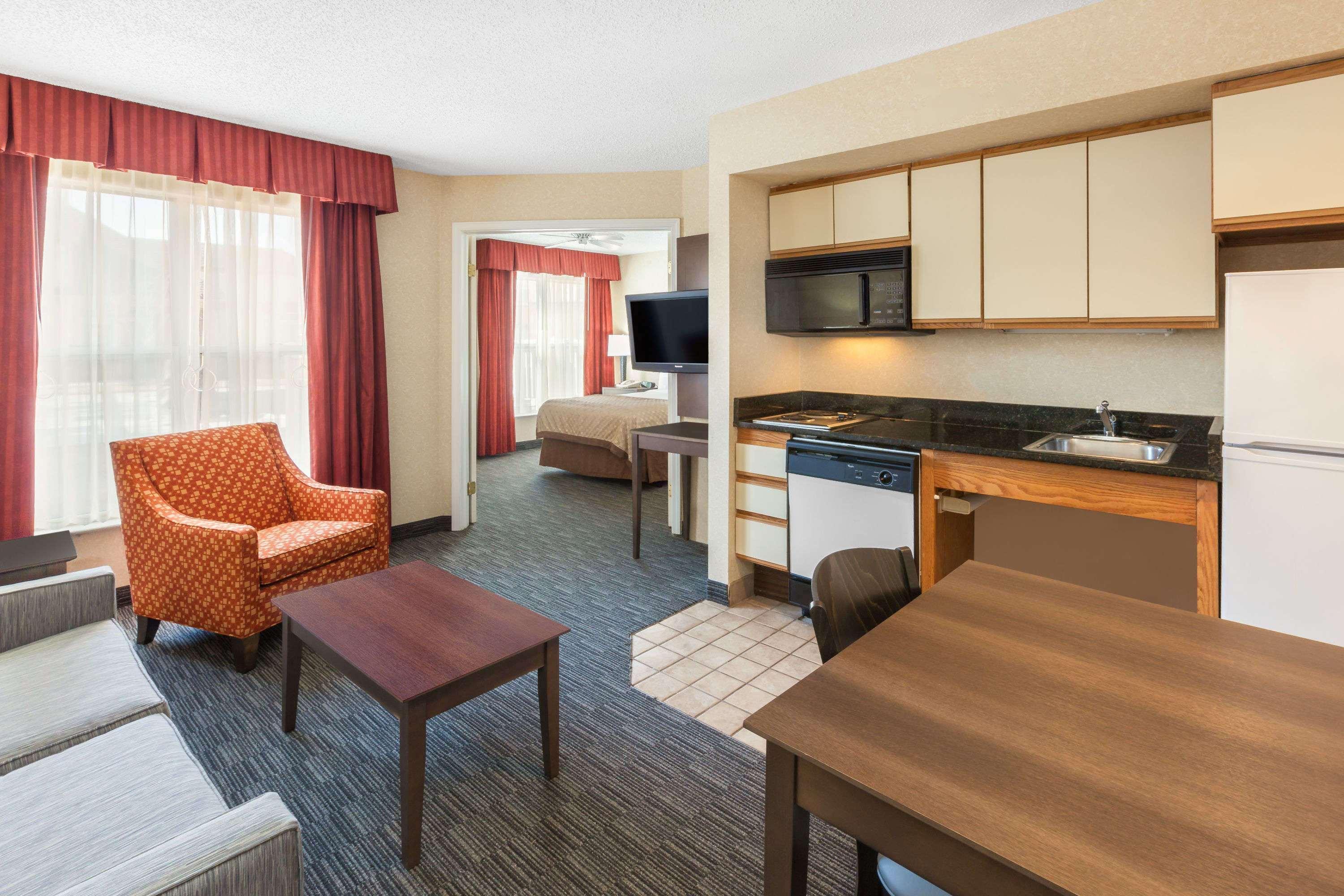 Affordable Suites Of America Detroit-Warren Eksteriør billede